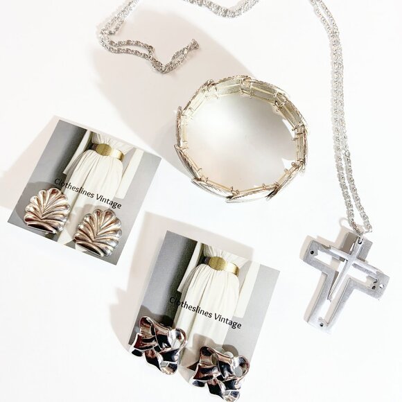 Vintage Silver Folded Bow Clip On Earrings - Picture 6 of 6